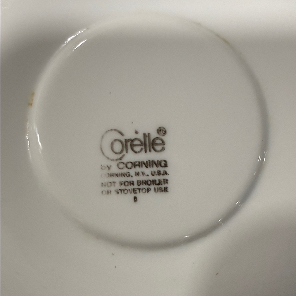 VINTAGE Corelle 24pc Cup and Suacer sets. 12 cups and 12 saucers - Picture 3 of 3